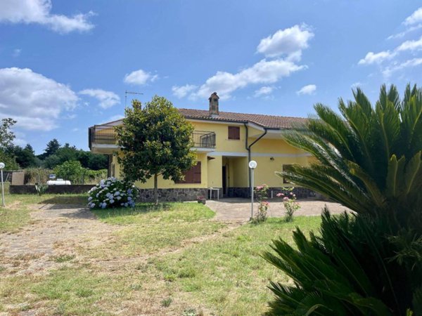 casa indipendente in vendita a Manziana