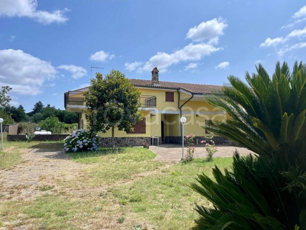 casa indipendente in vendita a Manziana