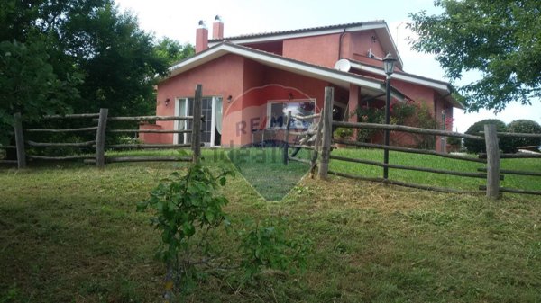 casa indipendente in vendita a Manziana