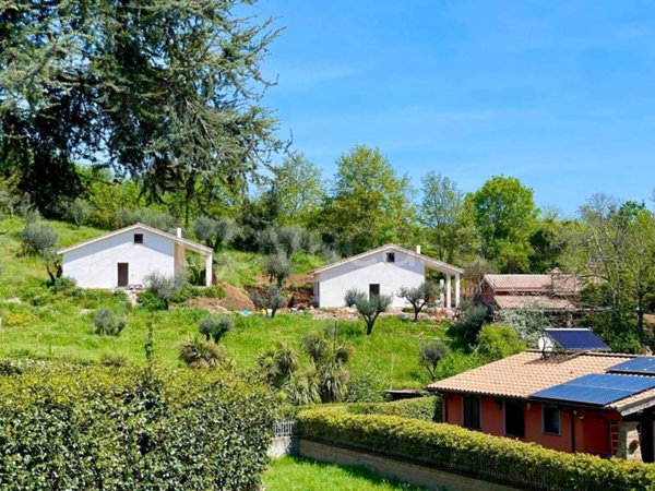 casa indipendente in vendita a Manziana