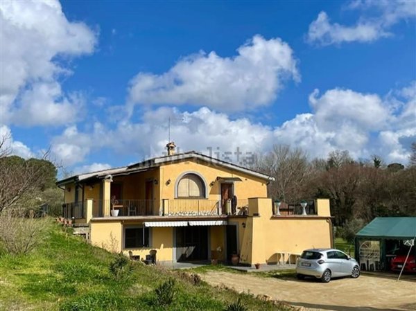 casa indipendente in vendita a Manziana