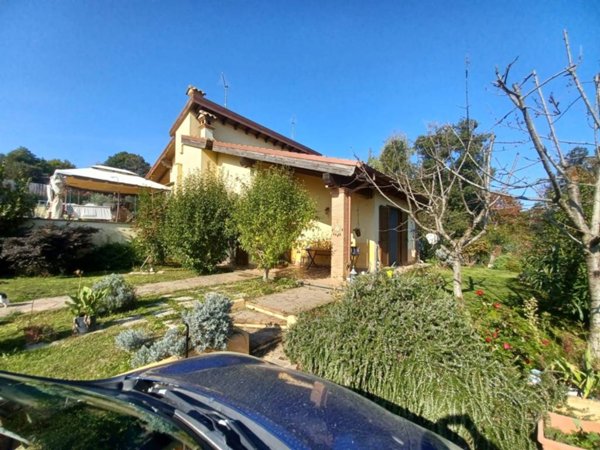 casa indipendente in vendita a Manziana