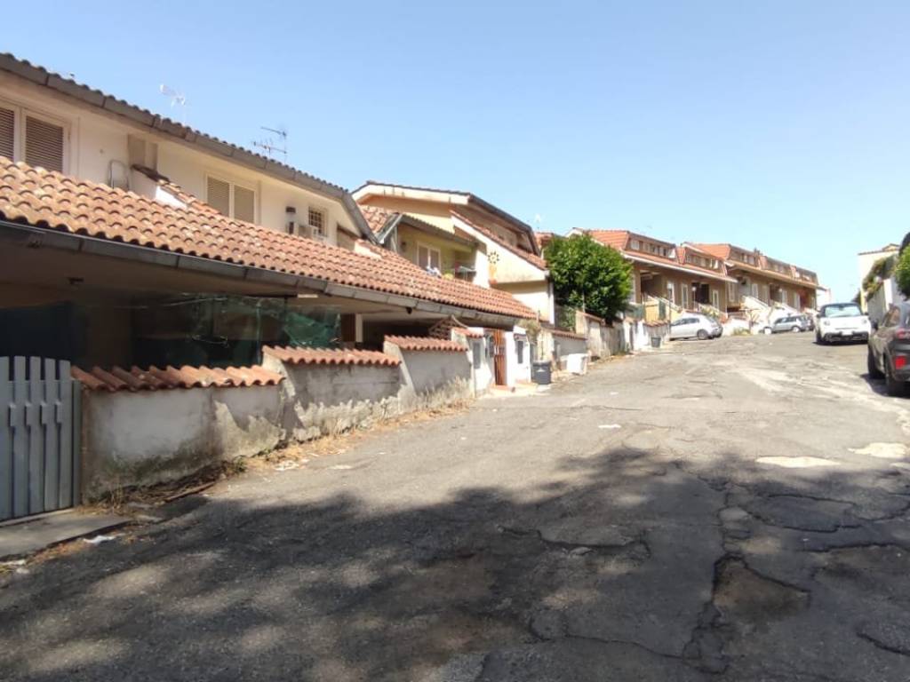 casa indipendente in vendita a Manziana