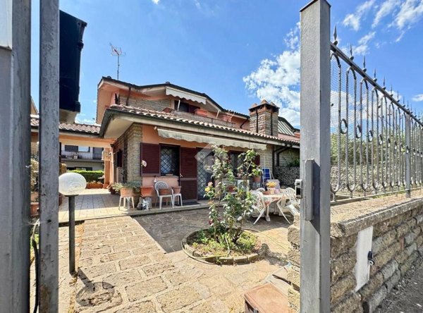 casa indipendente in vendita a Manziana
