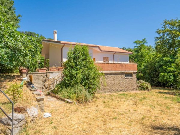 casa indipendente in vendita a Manziana