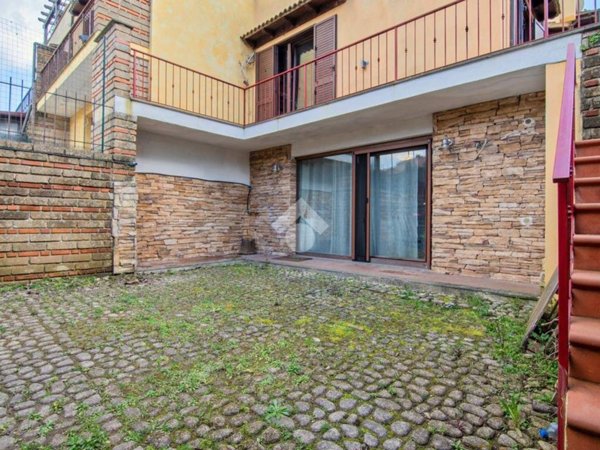 casa indipendente in vendita a Manziana