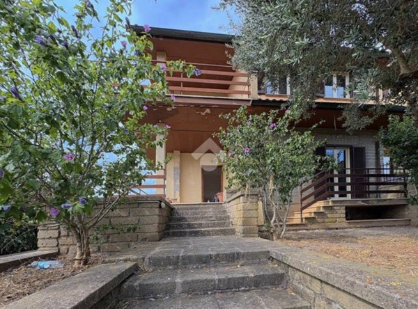 casa indipendente in vendita a Manziana