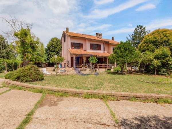 casa indipendente in vendita a Manziana