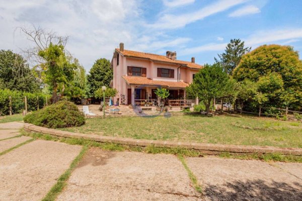 casa indipendente in vendita a Manziana