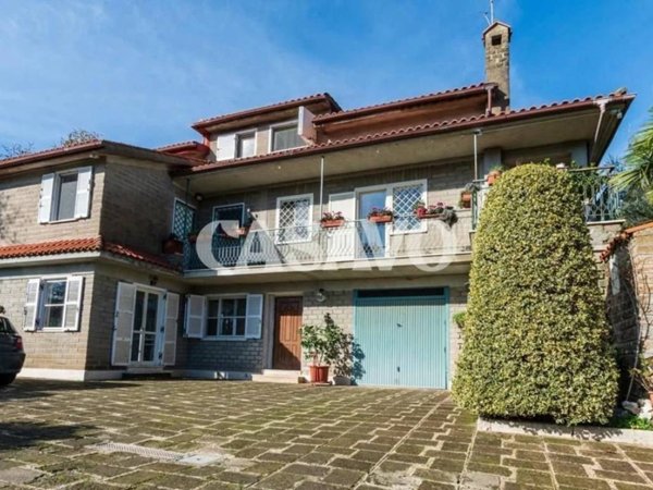 casa indipendente in vendita a Manziana