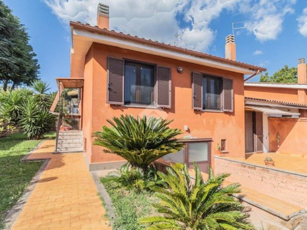 casa indipendente in vendita a Manziana