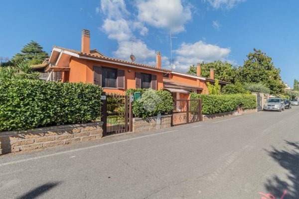 casa indipendente in vendita a Manziana