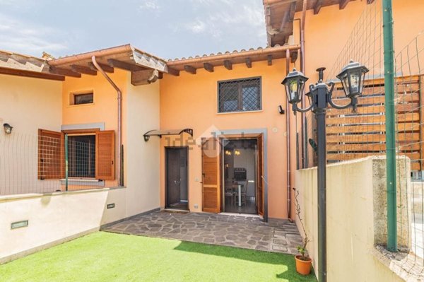 casa indipendente in vendita a Manziana