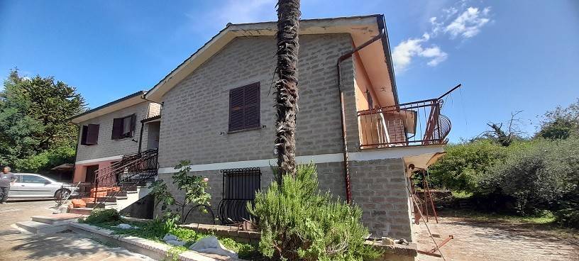 casa indipendente in vendita a Manziana