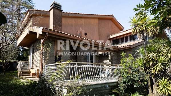 casa indipendente in vendita a Manziana in zona Quadroni