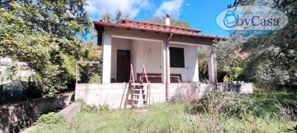 casa indipendente in vendita a Manziana in zona Quadroni
