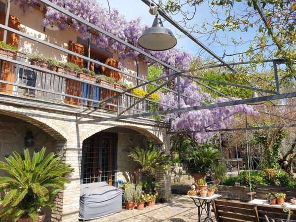 casa indipendente in vendita a Manziana in zona Quadroni
