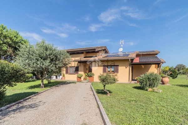 casa indipendente in vendita a Manziana