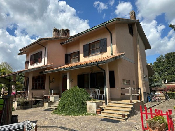 casa indipendente in vendita a Manziana
