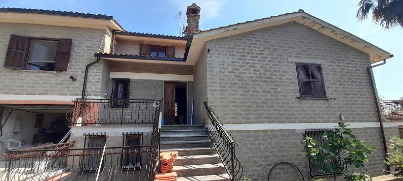 casa indipendente in vendita a Manziana