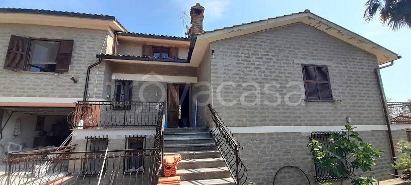 casa indipendente in vendita a Manziana