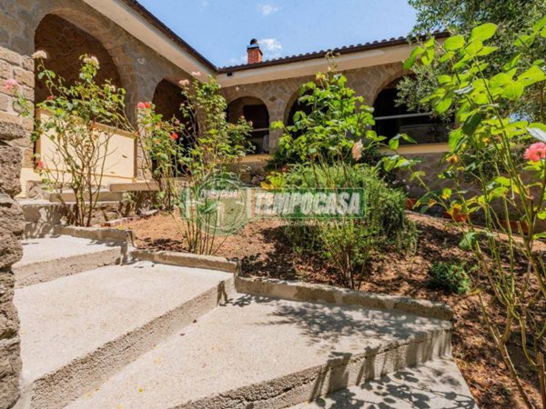 casa indipendente in vendita a Manziana