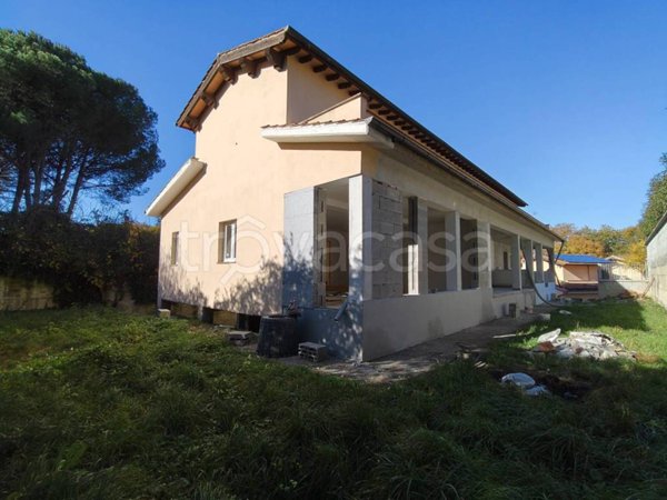 casa indipendente in vendita a Manziana