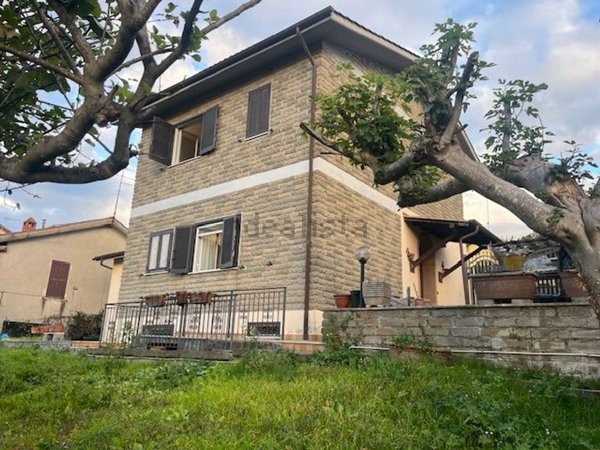 casa indipendente in vendita a Manziana