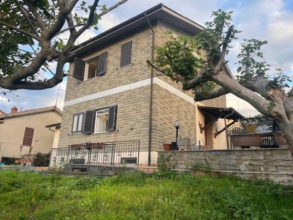 casa indipendente in vendita a Manziana