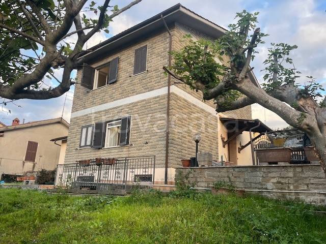 casa indipendente in vendita a Manziana