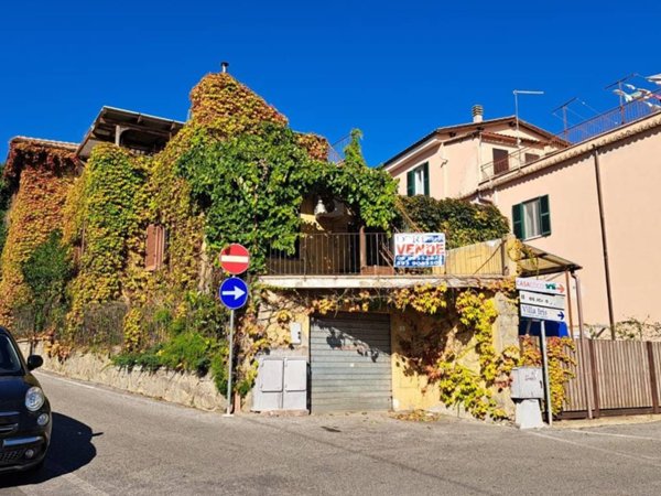 casa indipendente in vendita a Manziana