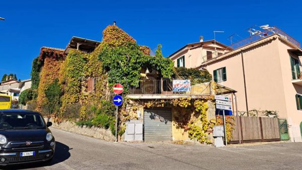 casa indipendente in vendita a Manziana