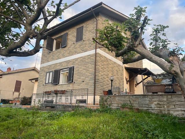 casa indipendente in vendita a Manziana