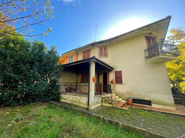 casa indipendente in vendita a Manziana