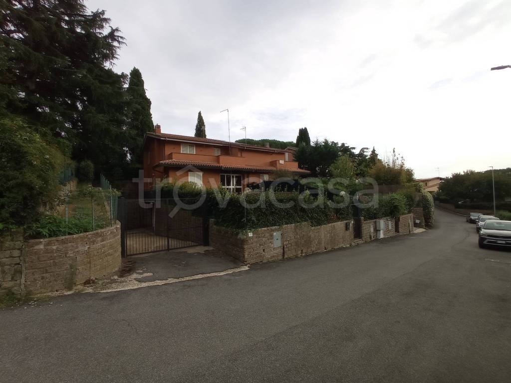 casa indipendente in vendita a Manziana