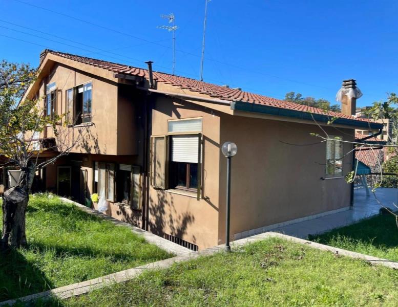 casa indipendente in vendita a Manziana