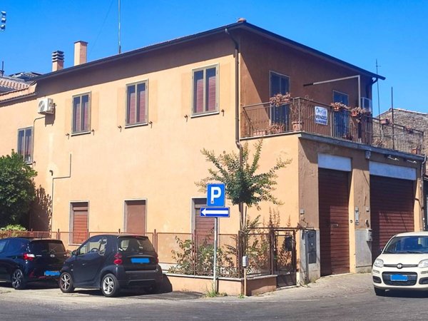 casa indipendente in vendita a Manziana