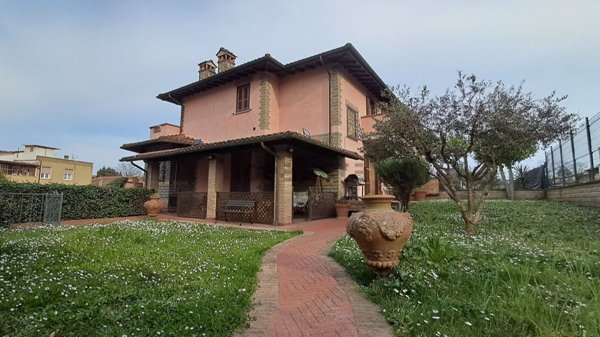 casa indipendente in vendita a Manziana