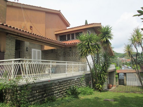 casa indipendente in vendita a Manziana