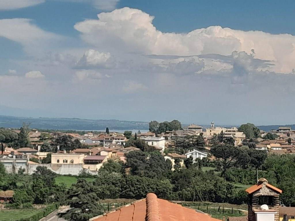 appartamento in vendita a Manziana in zona Quadroni