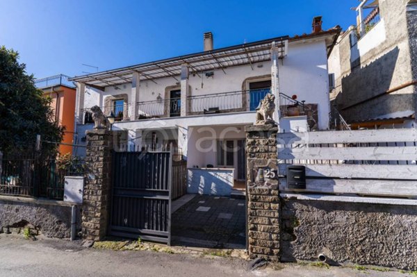 casa indipendente in vendita a Manziana in zona Quadroni