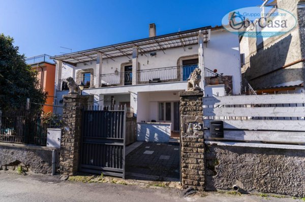 casa indipendente in vendita a Manziana in zona Quadroni