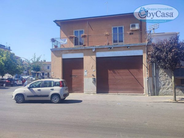 locale commerciale in vendita a Manziana