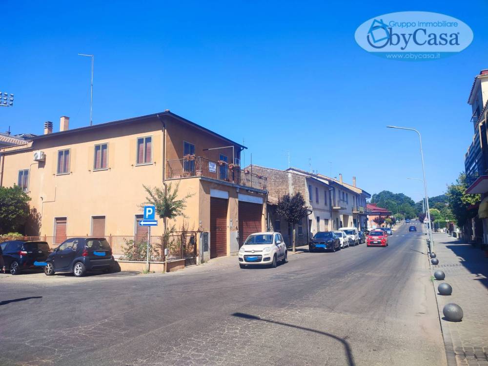 locale commerciale in vendita a Manziana