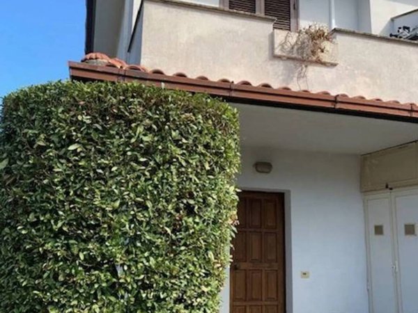 casa indipendente in vendita a Manziana