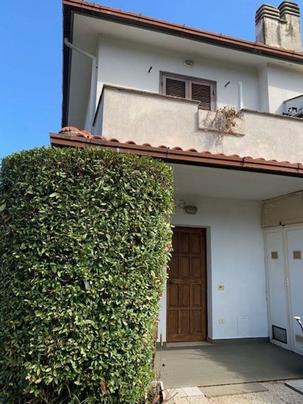 casa indipendente in vendita a Manziana