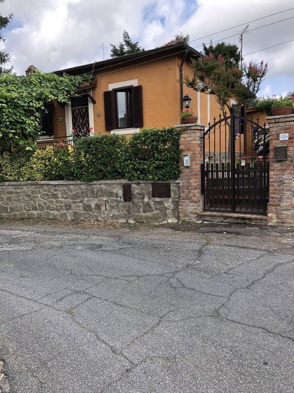 casa indipendente in vendita a Manziana