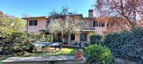 casa indipendente in vendita a Manziana