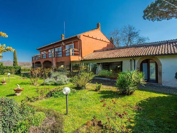 casa indipendente in vendita a Manziana