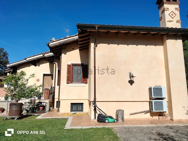 casa indipendente in vendita a Manziana